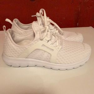 C9 champion Poise 2 white shoe